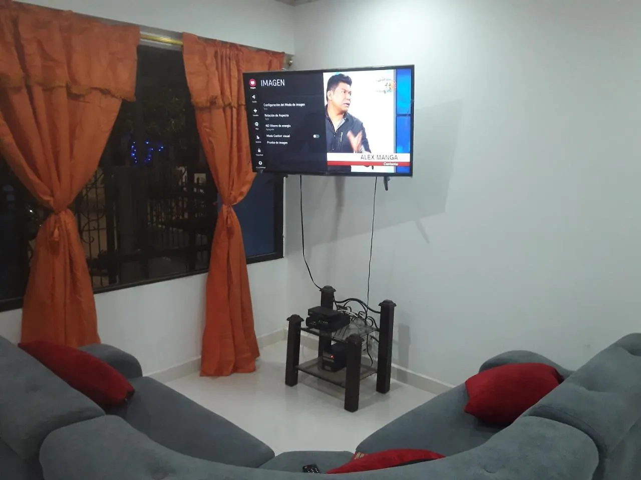 Apartaestudios El Descanso Cali 0*,