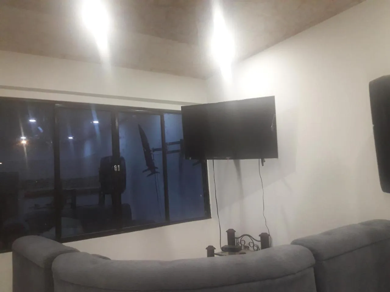 Apartaestudios El Descanso Cali 0*,